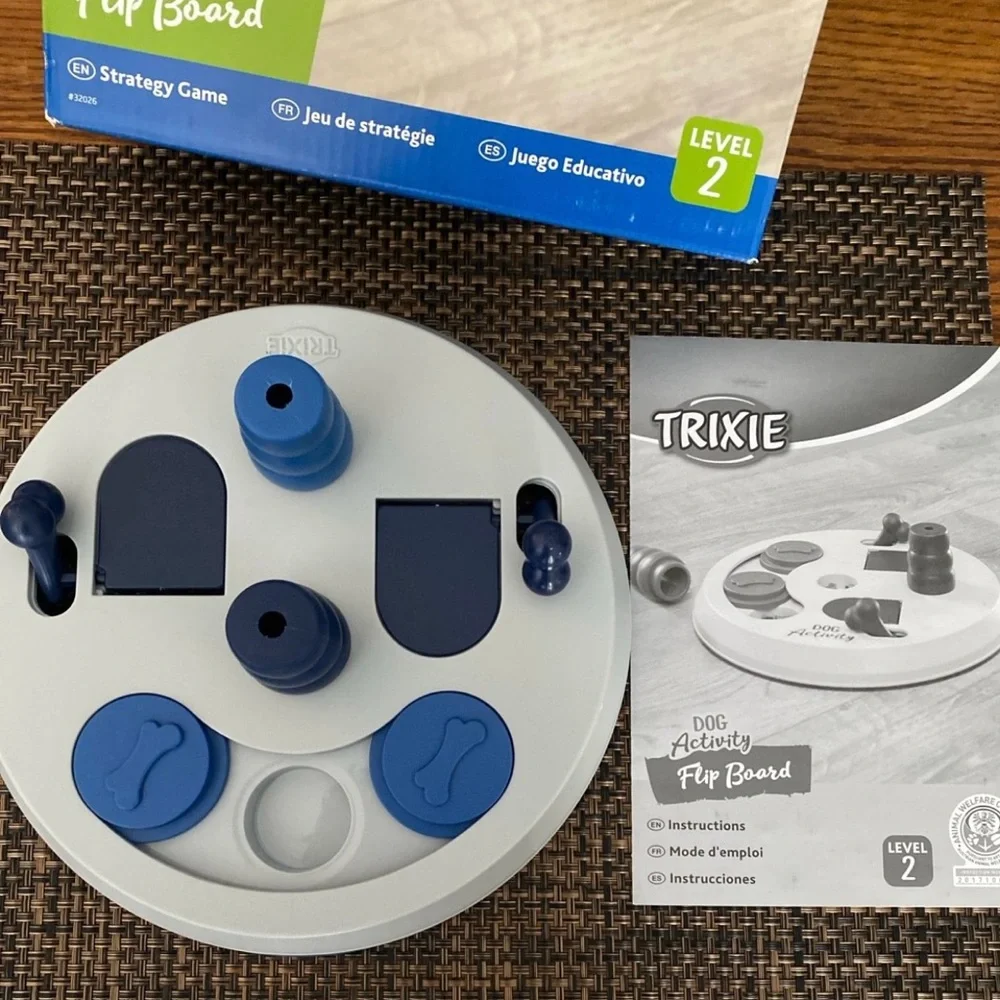 Trixie Dog Activity Flip Board - Blue and White